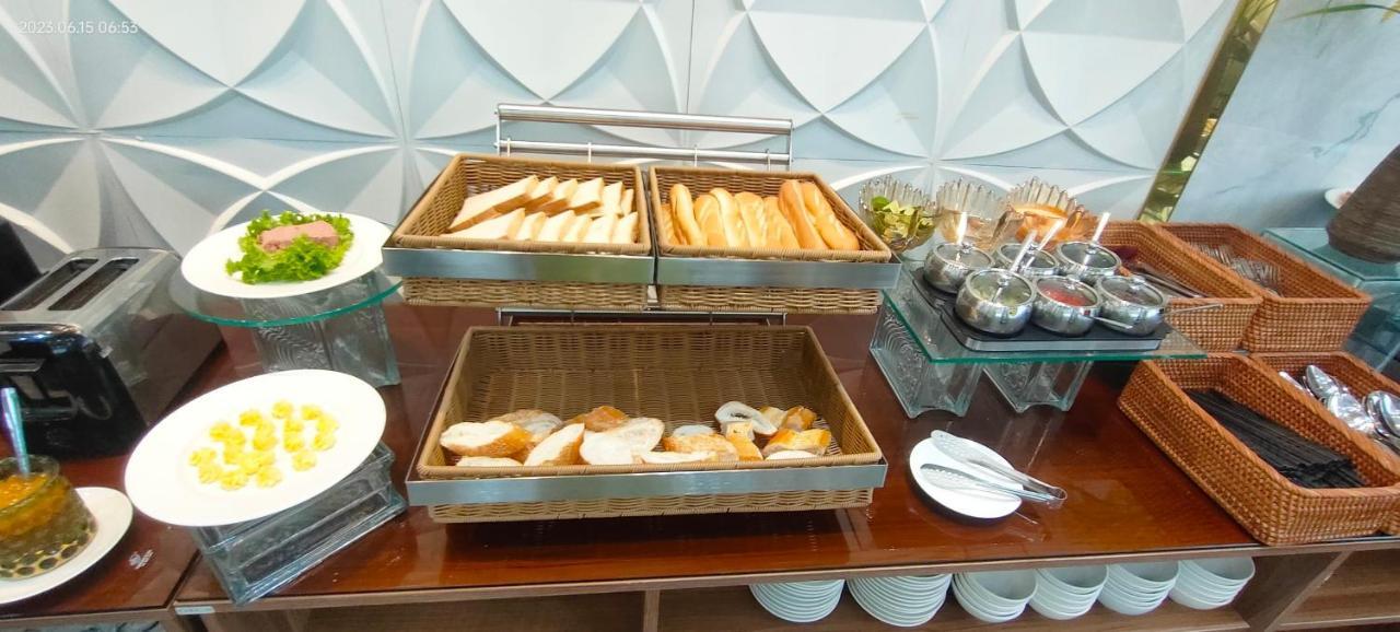 Khach San Bamboo Sai Gon Hotel Хошимин Екстериор снимка